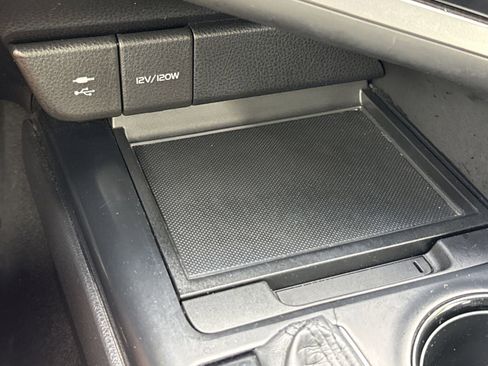 Used 2018 Toyota Camry LE image 22