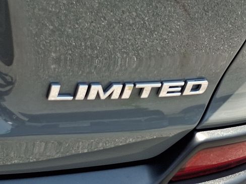 Used 2019 Jeep Cherokee Limited w/ Technology Group AWD/4WD image 31