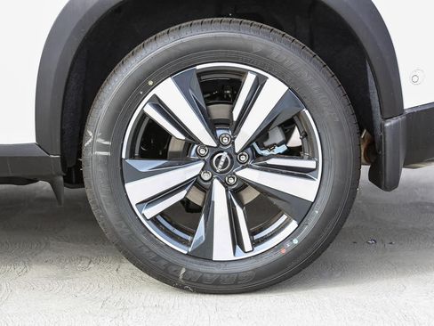New 2025 Nissan Rogue SL w/ SL Premium Package FWD image 10