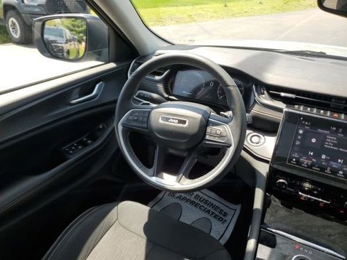 Used 2023 Jeep Grand Cherokee L Laredo w/ Luxury Tech Group I AWD/4WD image 18