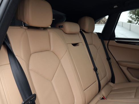 Certified 2023 Porsche Macan image 23