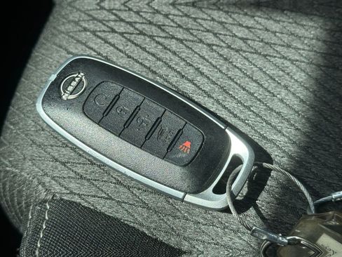 Used 2025 Nissan Rogue SV FWD image 27