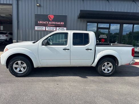 Used 2013 Nissan Frontier SV RWD image 2