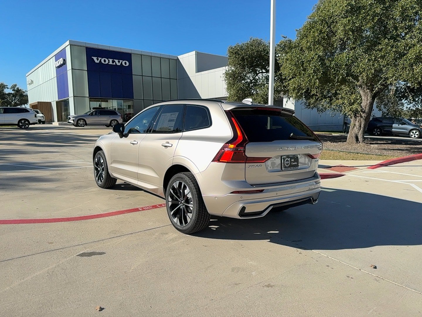 New 2026 Volvo XC60 B5 Plus w/ Protection Package Premier AWD/4WD image 4