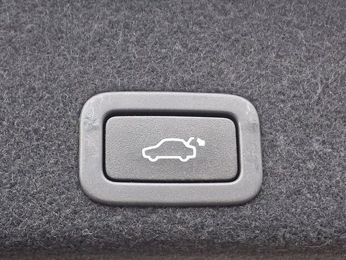 Used 2017 Volvo XC60 T6 Dynamic w/ Preferred Option Package image 30