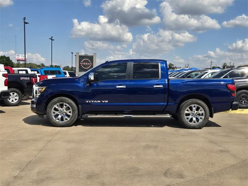 Used 2020 Nissan Titan SL w/ Moonroof Package image 3