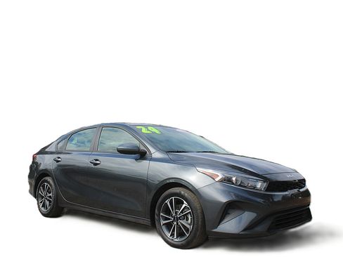Used 2024 Kia Forte LXS FWD image 2