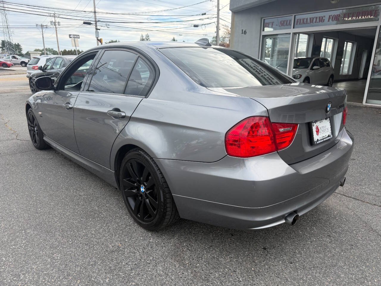Used 2011 BMW 335i xDrive Sedan AWD/4WD image 5