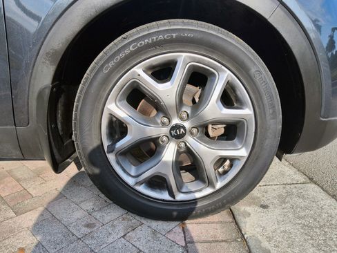 Used 2019 Kia Sorento EX image 47