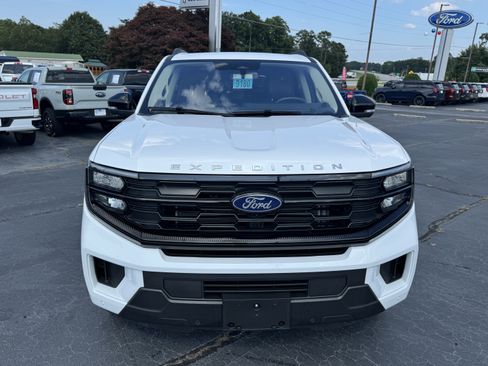Certified 2025 Ford Expedition Active AWD/4WD image 3
