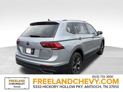 Used 2022 Volkswagen Tiguan SE image 3