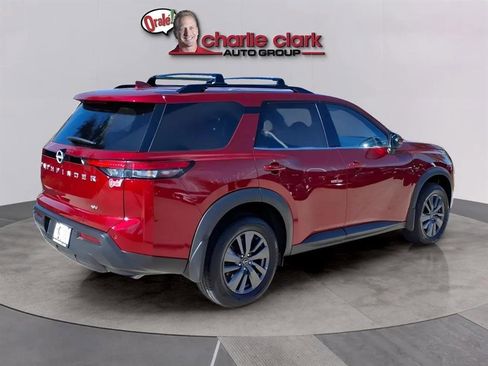 Used 2023 Nissan Pathfinder SV image 5