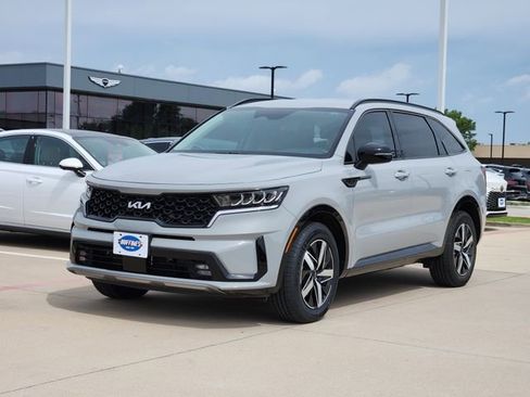 Used 2023 Kia Sorento EX FWD image 2