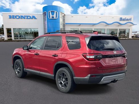 Used 2023 Honda Pilot TrailSport image 3