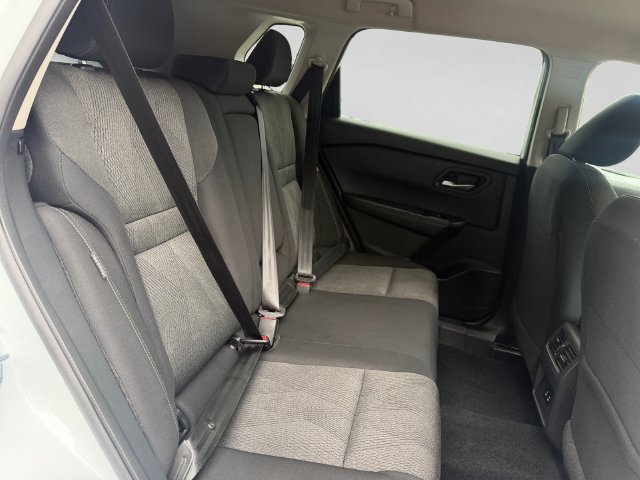 Used 2025 Nissan Rogue SV FWD image 17