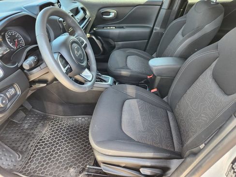 Used 2023 Jeep Renegade Latitude AWD/4WD image 11