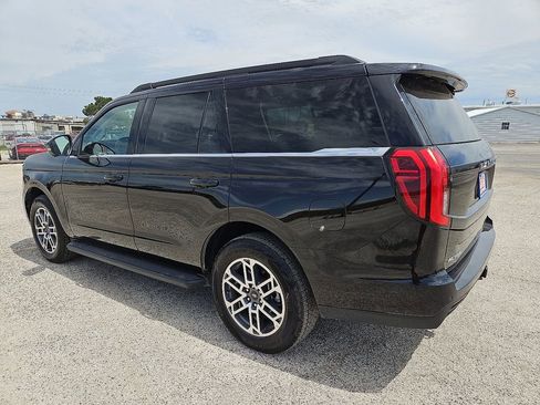 Used 2025 Ford Expedition Active AWD/4WD image 4
