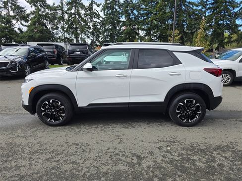 Used 2022 Chevrolet TrailBlazer LT w/ Convenience Package image 2