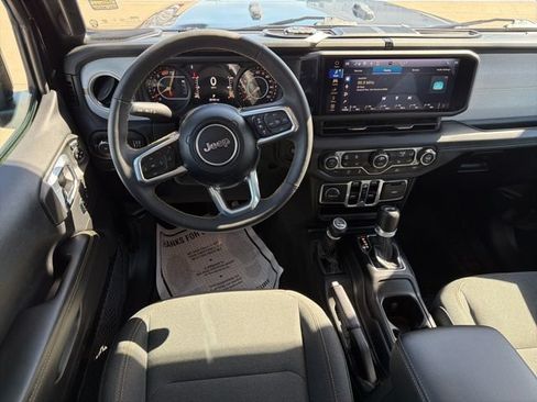 Used 2024 Jeep Wrangler Unlimited Sahara AWD/4WD image 10