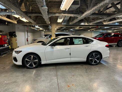 Certified 2025 Acura TLX w/ Technology Package image 19