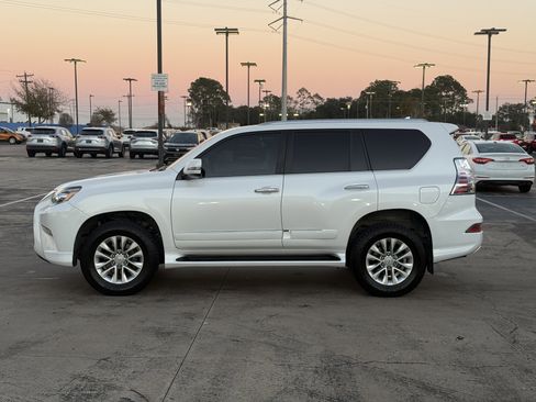 Used 2014 Lexus GX 460 image 11