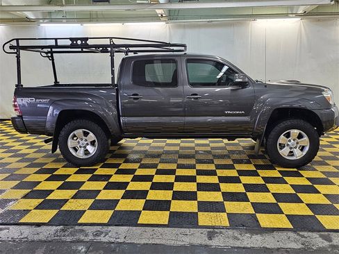 Used 2014 Toyota Tacoma w/ TRD Sport Package image 2