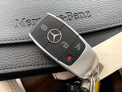 Used 2025 Mercedes-Benz GLE 450e 4MATIC image 15