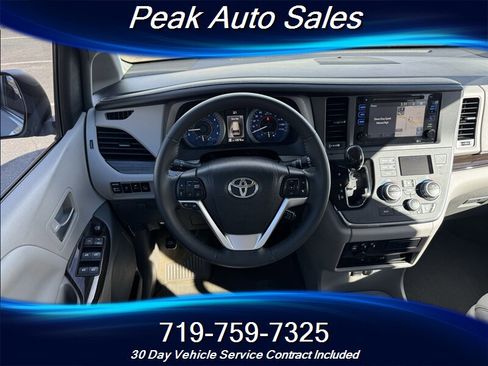 Used 2016 Toyota Sienna XLE Premium image 17