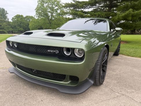 Used 2023 Dodge Challenger SRT Hellcat w/ Driver Convenience Group RWD image 1