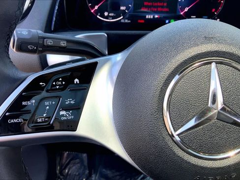 Used 2024 Mercedes-Benz GLB 250 4MATIC image 24