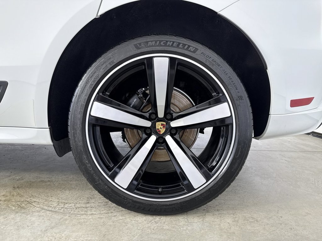 Certified 2024 Porsche Macan w/ Premium Plus Package AWD/4WD image 14