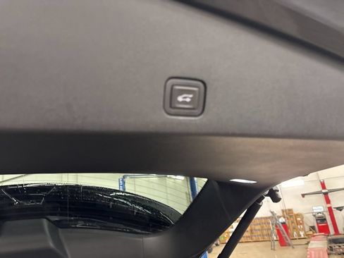 Used 2023 Cadillac XT6 Sport w/ Platinum Package AWD/4WD image 16