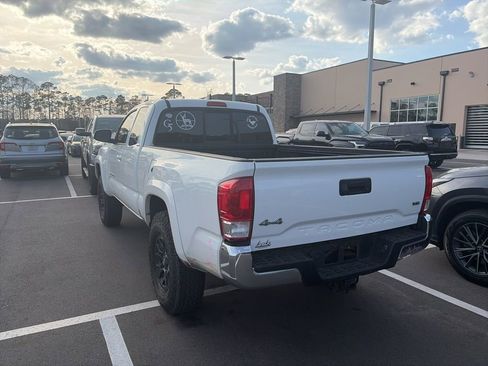 Used 2017 Toyota Tacoma SR5 w/ Tow Package image 3