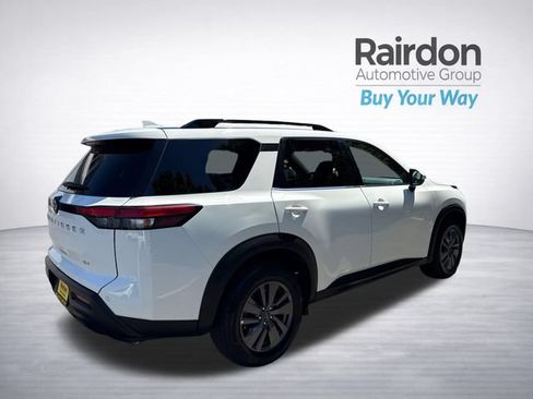 Used 2024 Nissan Pathfinder SV FWD image 7