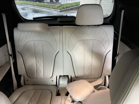 Used 2025 BMW X7 xDrive40i w/ Executive Package image 34