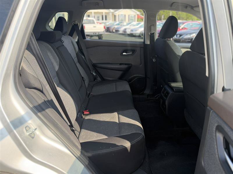 Used 2022 Nissan Rogue SV FWD image 17