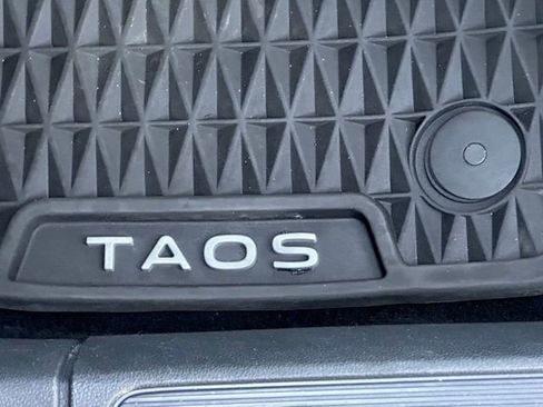 Used 2022 Volkswagen Taos SE image 27