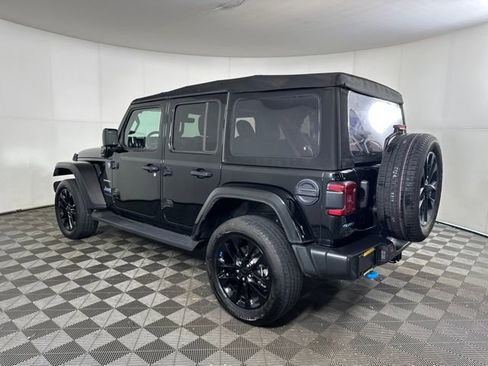 Used 2022 Jeep Wrangler Unlimited Sahara w/ Cold Weather Group image 5