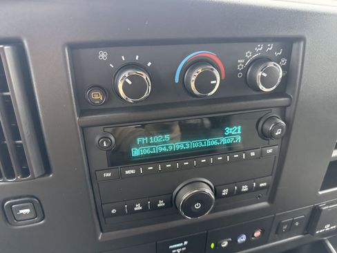 Used 2024 Chevrolet Express 3500 LT w/ LT Preferred Equipment Group RWD image 17