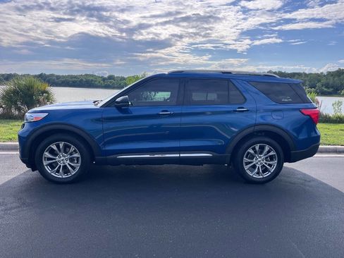 Used 2021 Ford Explorer Limited w/ Equipment Group 301A AWD/4WD image 3