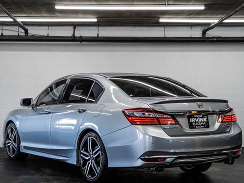 Used 2016 Honda Accord Touring image 3