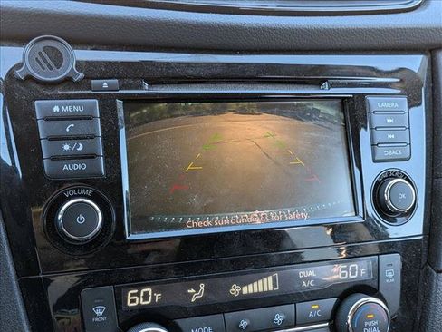Used 2018 Nissan Rogue SV FWD image 14