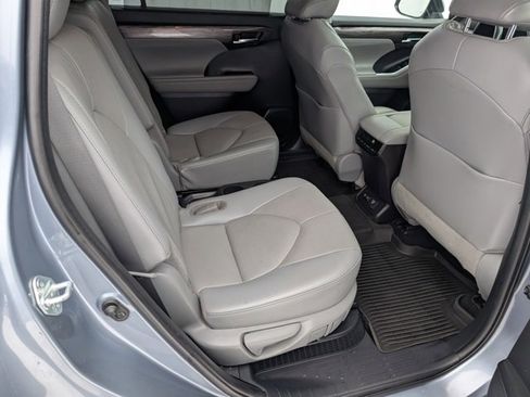 Used 2021 Toyota Highlander Limited image 26