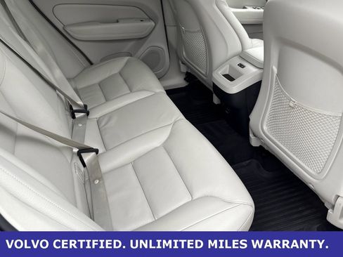 Certified 2023 Volvo XC60 B5 Plus w/ Climate Package image 33