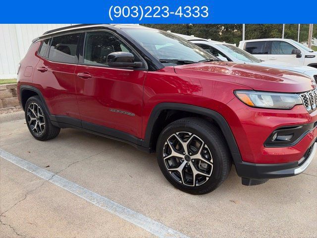 Used 2025 Jeep Compass Limited AWD/4WD image 12