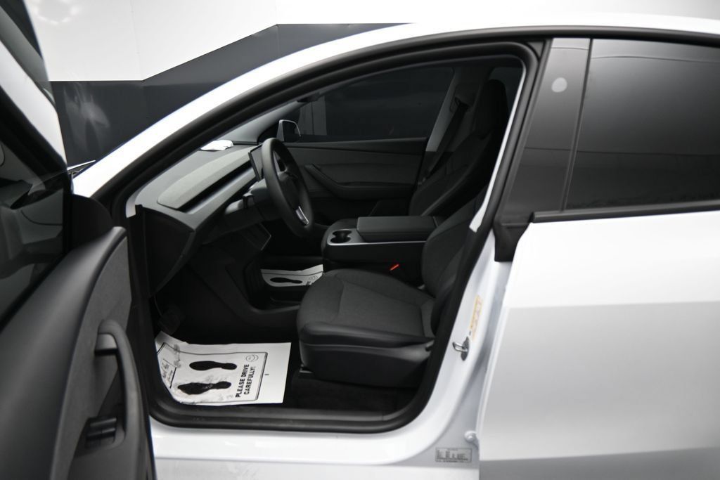 Used 2026 Tesla Model Y 2WD image 9