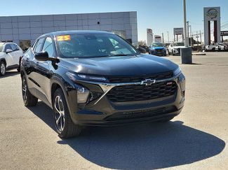 Used 2025 Chevrolet Trax RS w/ Sunroof Package video 2