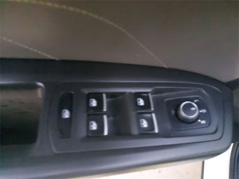 Used 2023 Volkswagen Atlas Cross Sport SE image 28