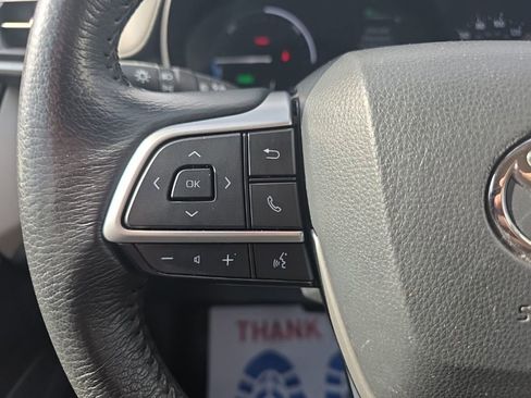 Used 2024 Toyota Sienna XLE image 25