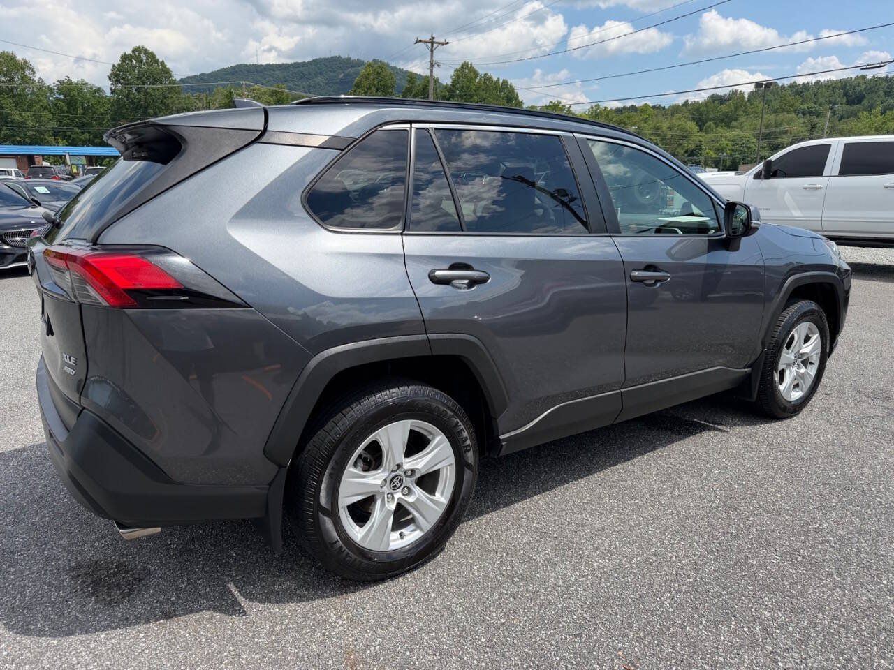 Used 2020 Toyota RAV4 XLE w/ Convenience Package AWD/4WD image 6